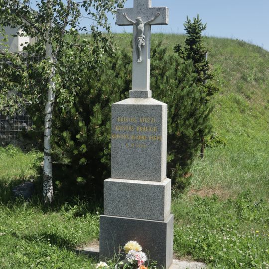 Kříž u silnice 392 u Březníka