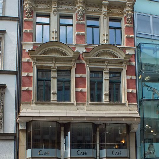 Wohn- und Geschäftshaus Petersstraße 30