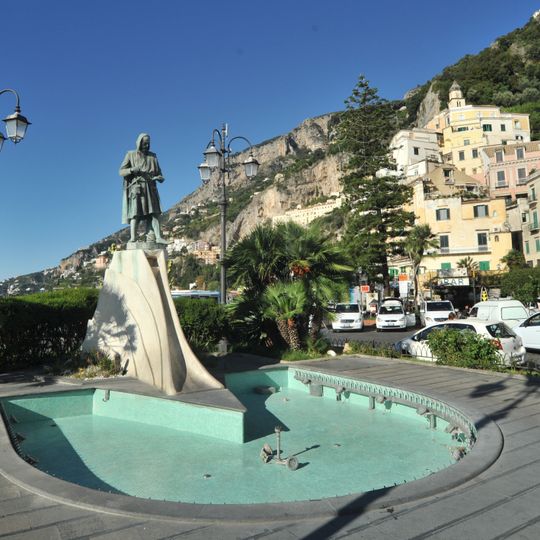 Monumento a Flavio Gioia