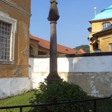 Mariánský sloup před poutním areálem v Horní Polici