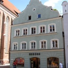 Wohn- und Geschäftshaus