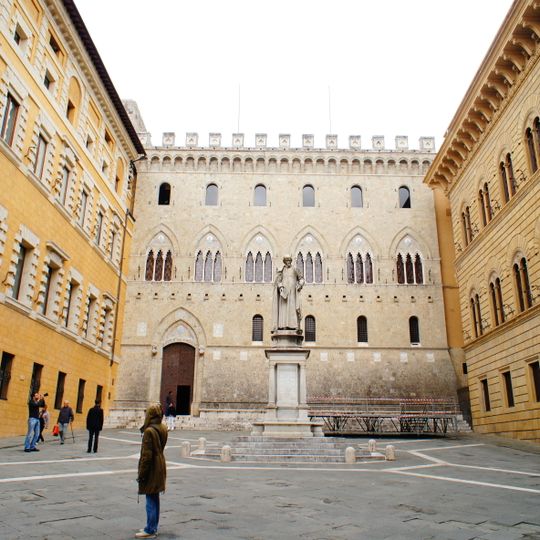 Piazza Salimbeni, Siena