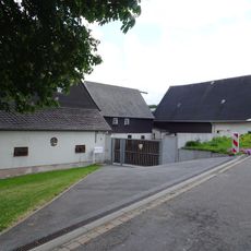 Dreiseithof mit Wohnstallhaus, Scheune und Stall Einsiedler Weg 1