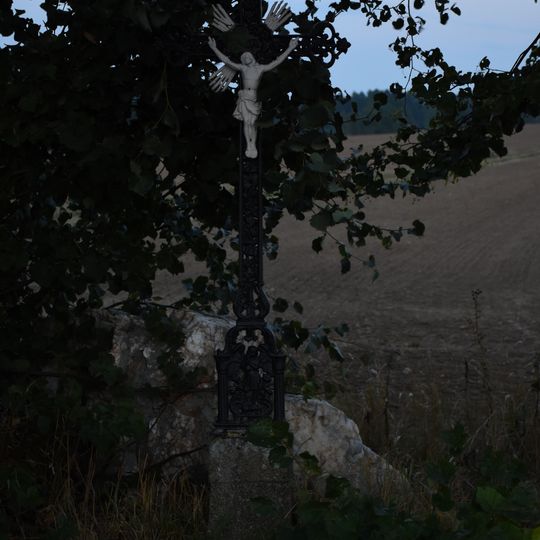 Kříž jižně od Pošné