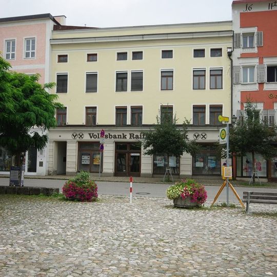 Wohn- und Geschäftshaus