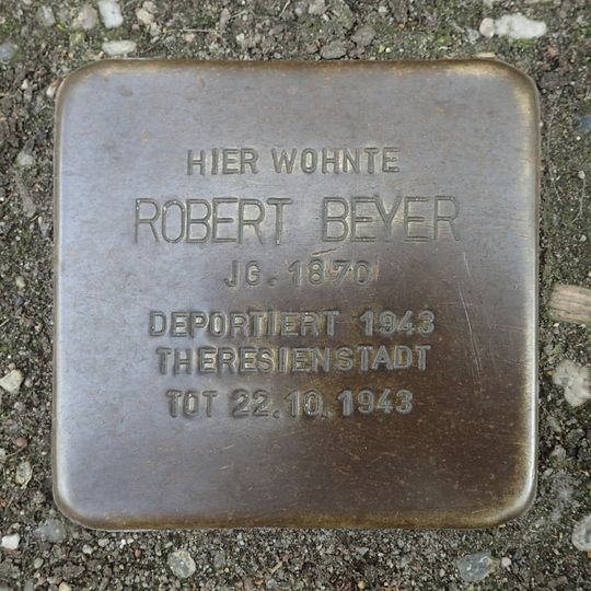 Stolperstein en memoria de Robert Beyer