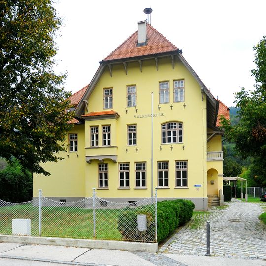 Volksschule und Kindergarten