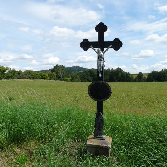 Kříž severně od Kajetína u křižovatky