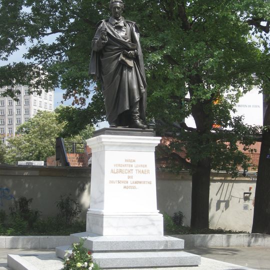 Bronze-Standbild Albrecht Thaer Universitätsstraße