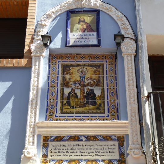Retablo cerámico de la Virgen del Pilar y el Corazón de Jesús
