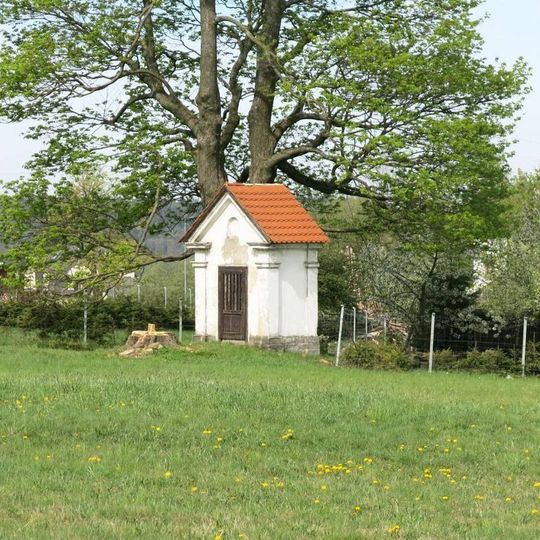 Kaplička poblíž domu 9.května 705 v Kamenickém Šenově