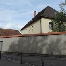 Fragment des ehemaligen Klostergartens des Instituts der Englischen Fräulein, Gartenpavillon, sogenanntes Steinernes Haus