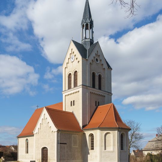 Einzeldenkmale der Sachgesamtheit Dorfkirche und Kirchhof Hohenprießnitz: Kirche , Erbbegräbnis mit drei Grabmalen der Familie von Hohenthal, Denkmal für die Gefallenen des Ersten Weltkrieges und eine Mahn- und Gedenkstätte (sieh