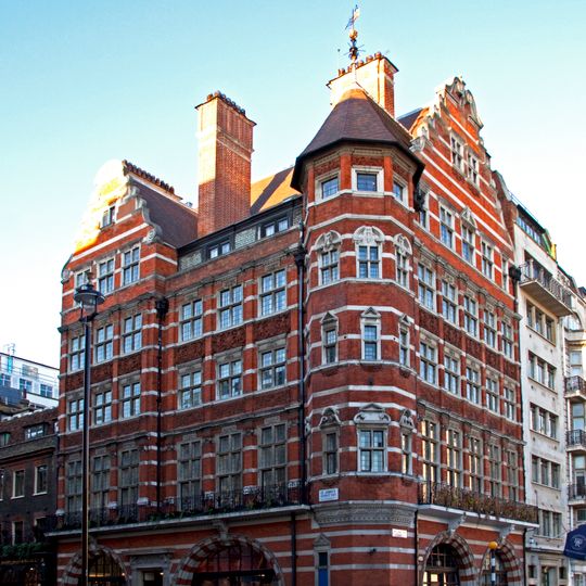 1–2 St James's Street