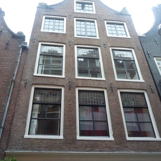 Pand met louis XV klokgevel