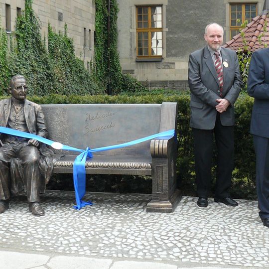 Bench to Heliodor Święcicki at Wieniawskiego Street in Poznań