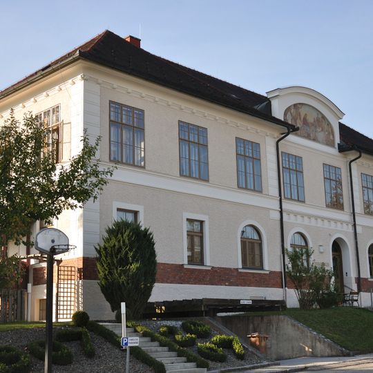 Evang. Pfarrhof, ehem. Schule