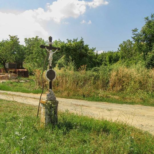 Kříž na okraji Pavlova u rozcestí