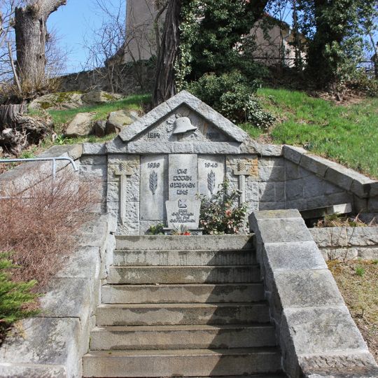 Denkmal für die Gefallenen des Ersten und Zweiten Weltkrieges Tröbigauer Straße