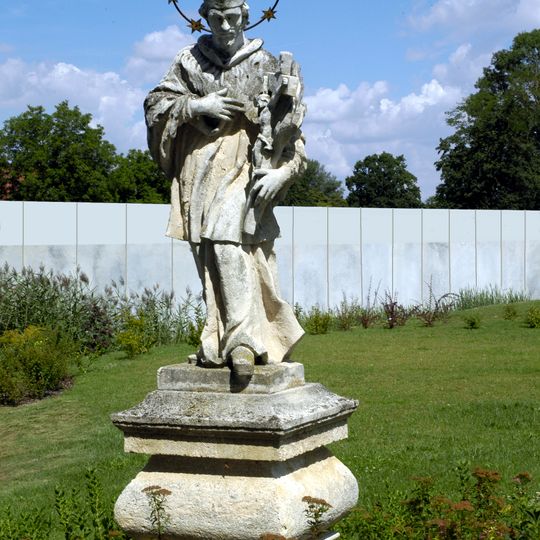 Figur heiliger Johannes Nepomuk im Schlosspark