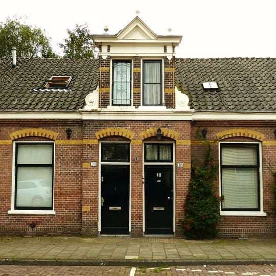 Woonblok met arbeiderswoningen