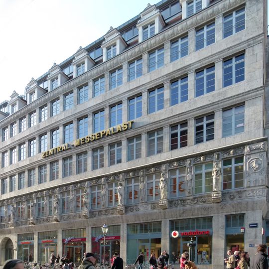 Zentral-Messepalast