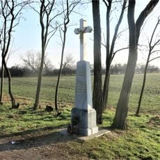 Kříž u polní cesty severně od Sadské