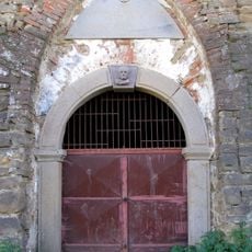 Kalvária, múr oporný s kryptou