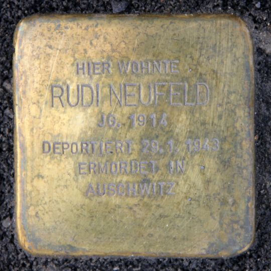 Stolperstein en memoria de Rudi Neufeld