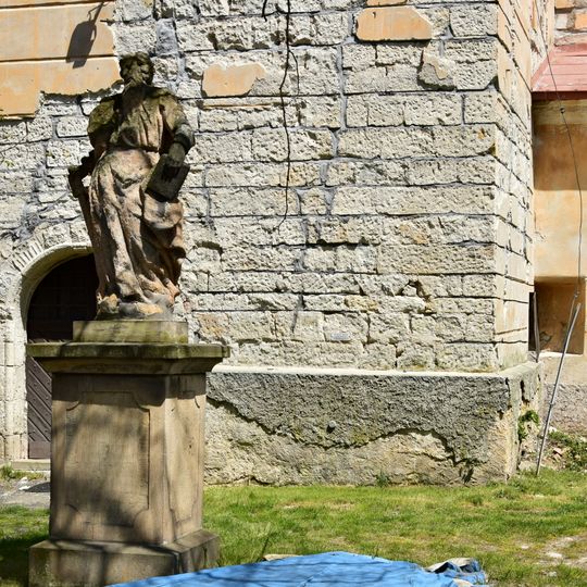 Socha svatého Pavla u kostela v Liběšicích