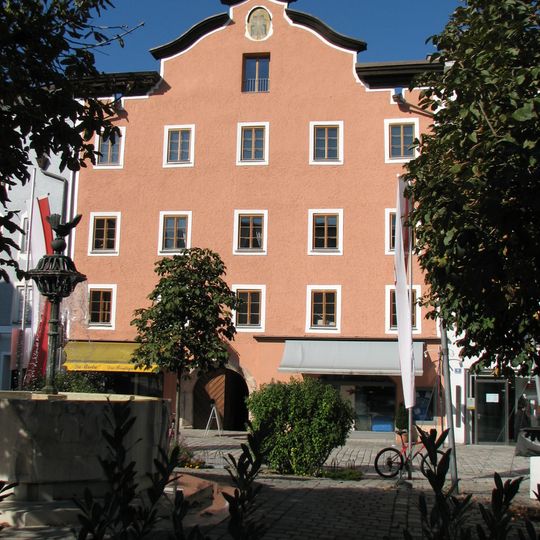 Bayrhamerplatz 8, Hallein