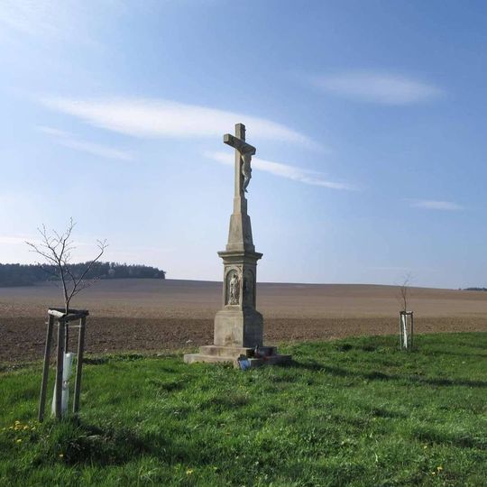 Kříž u Líšnice vedle silnice