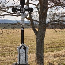 Kříž u Třebotovic na Hravbách