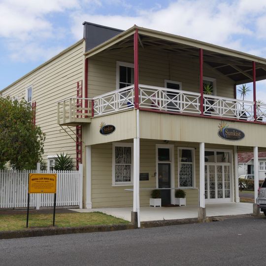 Lady Bowen Hotel