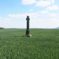 Kamenný sloup v poli východně od Vrbky