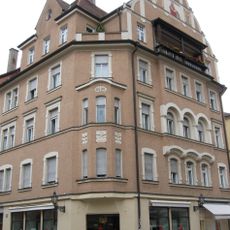 Wohn- und Geschäftshaus