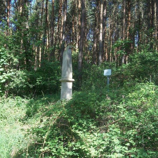 Boží muka mezi Kůštím a Chotíkovem