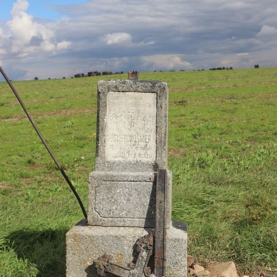 Kříž v poli u Koněšína