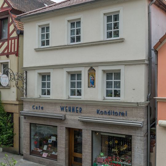 Wohn- und Geschäftshaus
