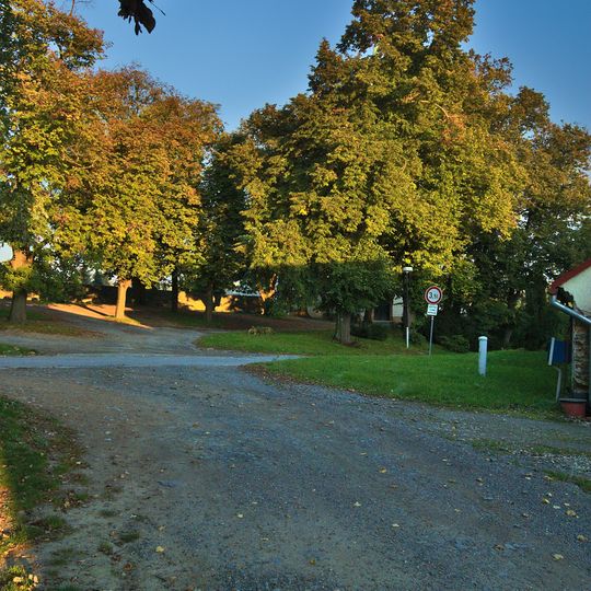 Lípy u hřbitova v Jedovnicích