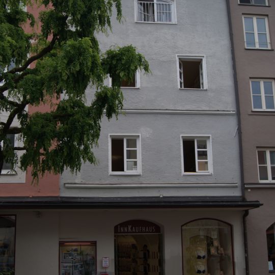 Wohn- und Geschäftshaus