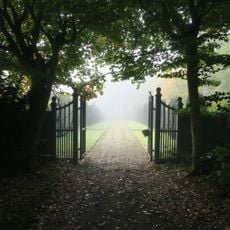De Wiersse: zes hekken met twee schuttingen bij moestuin