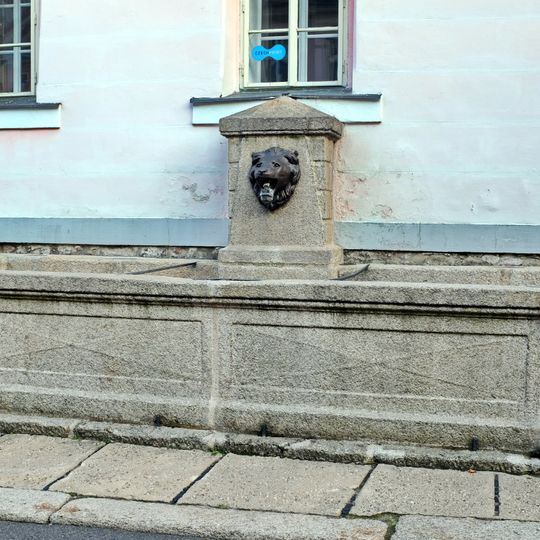 Kašna u Městského úřadu v Bečově nad Teplou