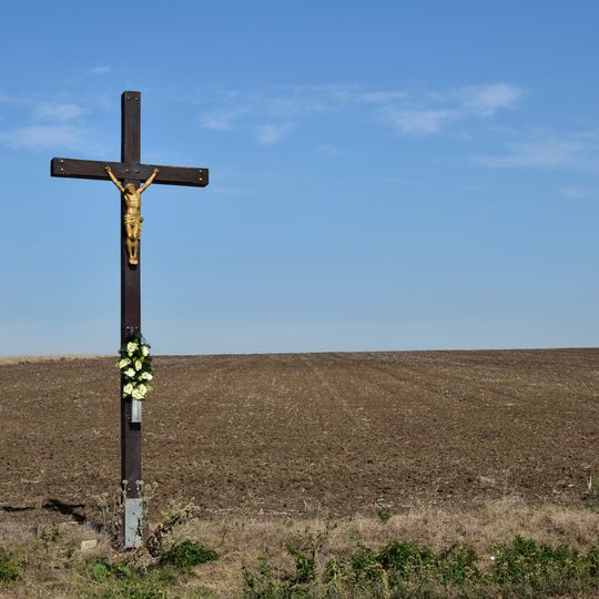 Kříž u hřbitova v Morech u Podbořan