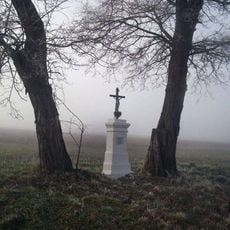 Kříž východně od Oplota