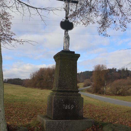 Kříž u silnice západně od Vlčatína