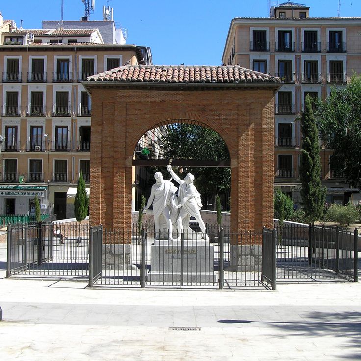 Daoiz y Velarde y Arco de Monteleón