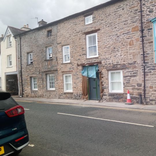 18 And 19, Back Lane