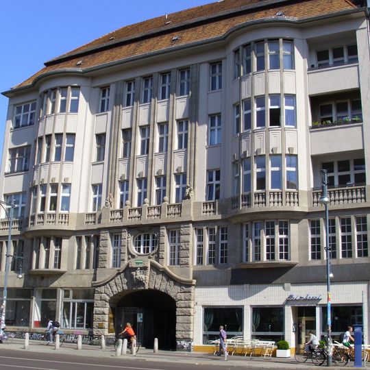 Wohn- und Geschäftshaus & Fabrik Schönhauser Allee 8