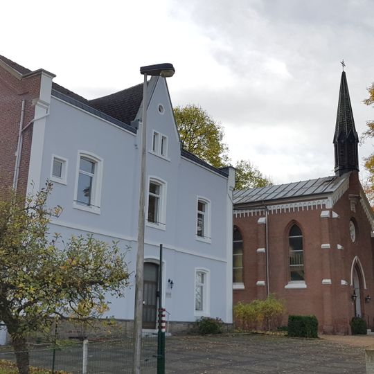 Evangelische Sint-Johanneskerk met pastorie en begraafplaats
